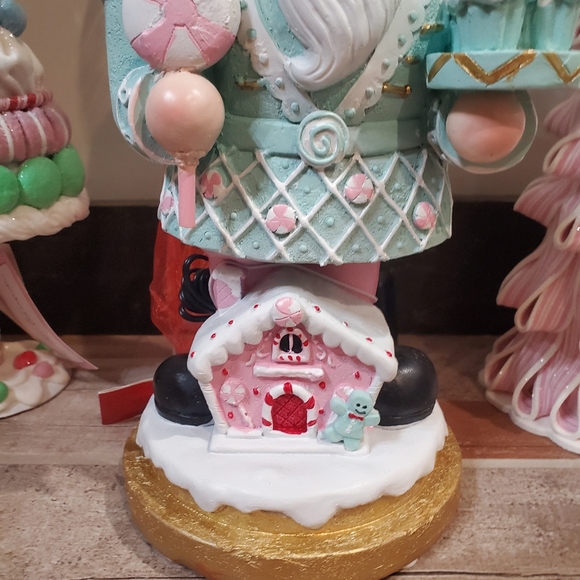 Gorgeous Musical Candyland Nutcracker-NWT - Picture 4 of 17